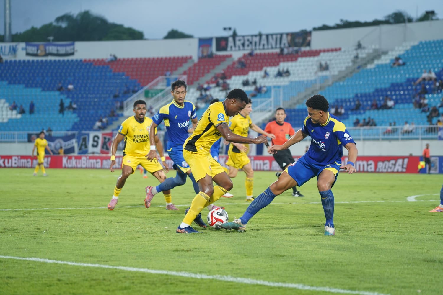Arema FC VS Semen Padang FC(Foto: Semen Padang FC)